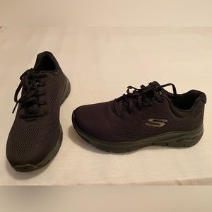 Sketchers Arch Fit Ladies shoes